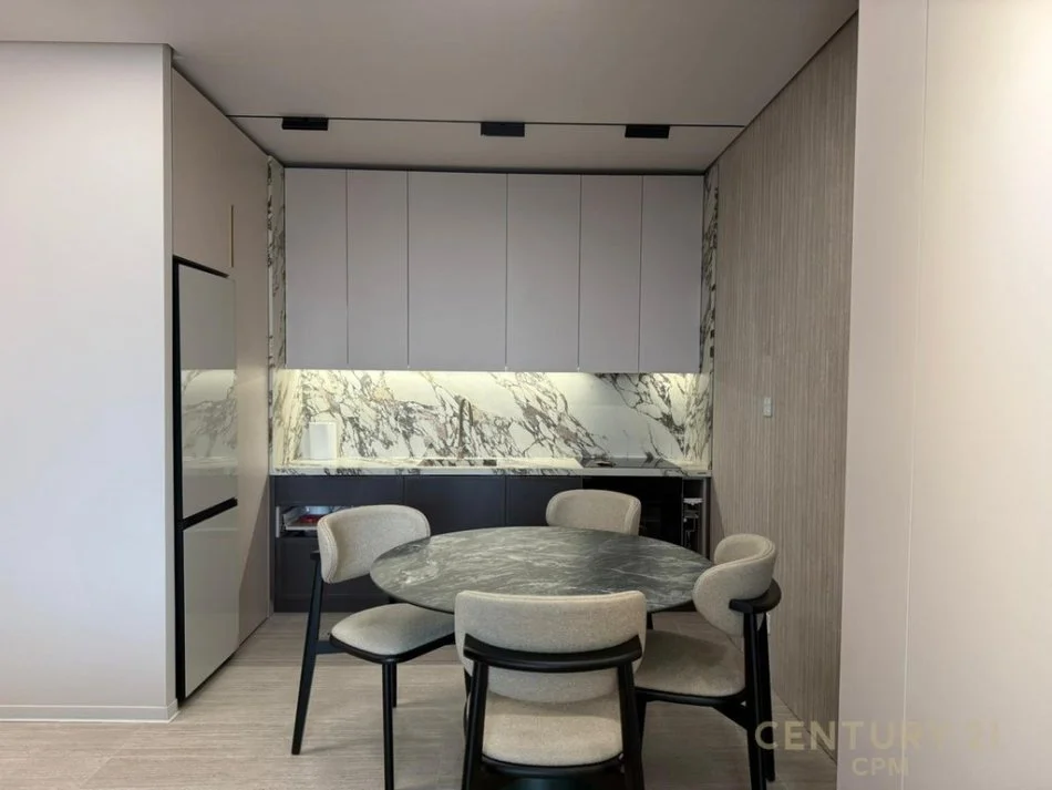 Tirane, jepet me qera apartament 1+1+Aneks+Ballkon Kati 13, 74 m² 1.200 € (GOLDEN TOWER)