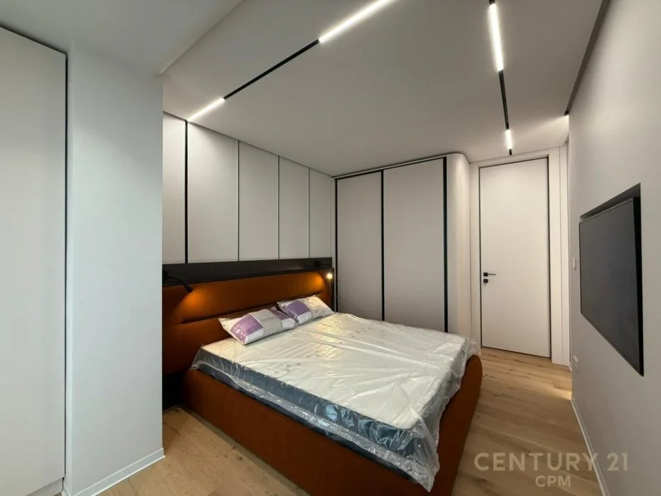 Tirane, jepet me qera apartament 1+1+Aneks+Ballkon Kati 13, 74 m² 1.200 € (GOLDEN TOWER)