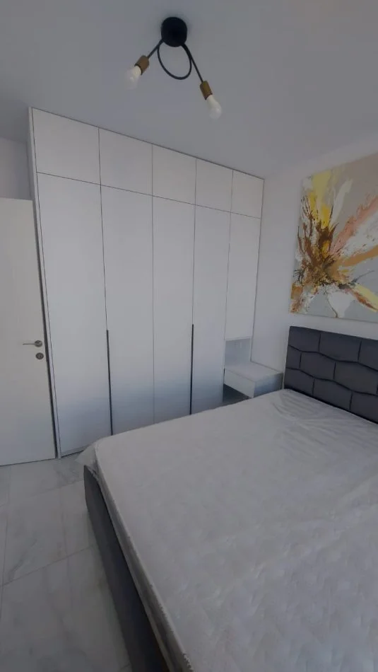 Tirane, jepet me qera apartament 1+1+Ballkon Kati 7, 66 m² 470 € (Yzberisht perballe Grand Gallery)