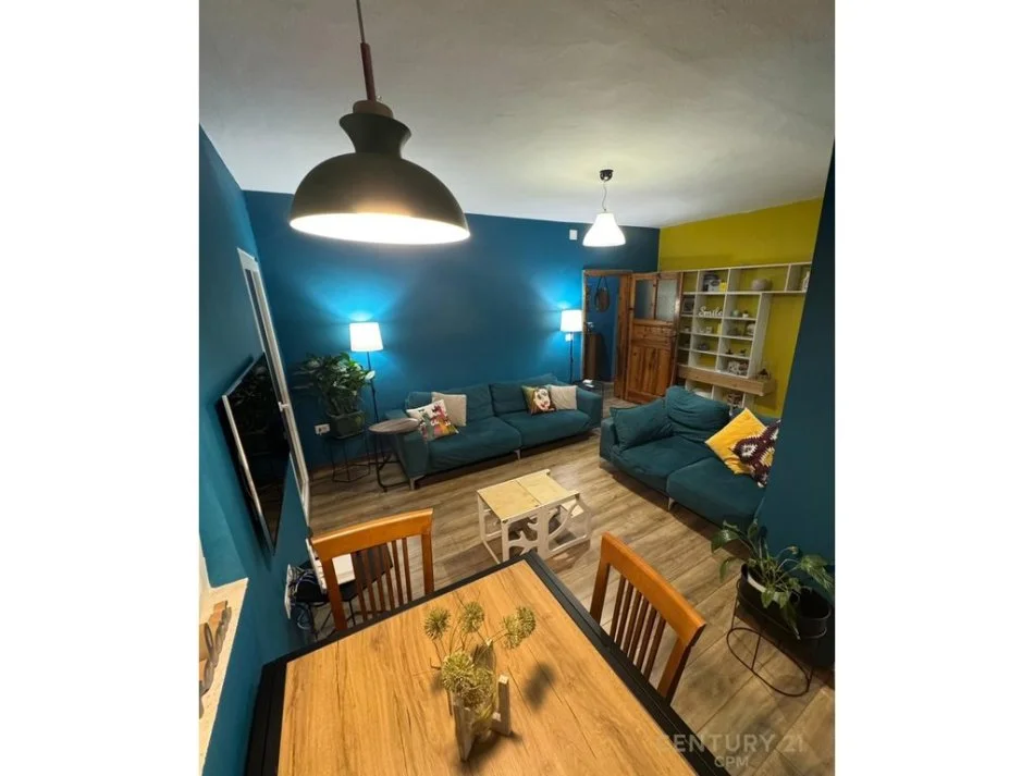 Tirane, jepet me qera apartament 2+1+Aneks+Ballkon Kati 4, 73 m² 750 € 