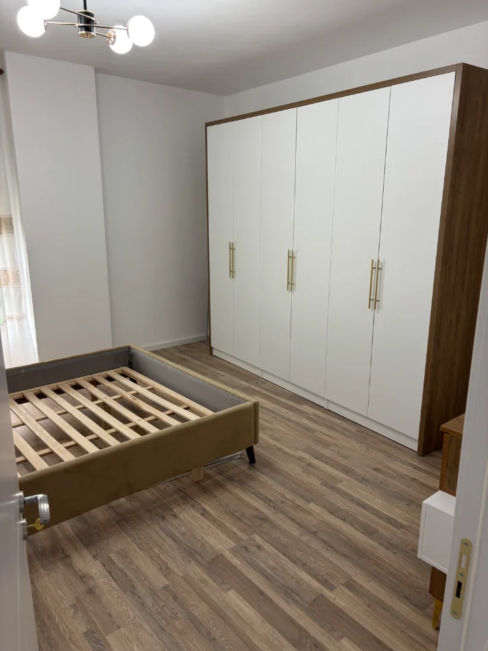 Tirane, jepet me qera apartament 1+1+Ballkon Kati 7, 78 m² 550 € (Kompleksi i arb-trans)
