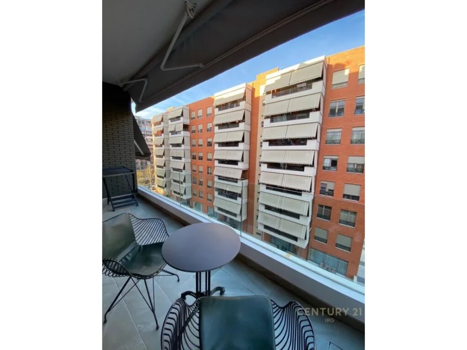 Tirane, jepet me qera apartament 1+1+Ballkon Kati 5, 70 m² 1.000 € 