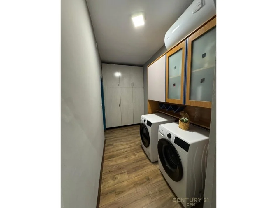 Tirane, jepet me qera apartament 2+1+Aneks+Ballkon Kati 4, 73 m² 750 € 