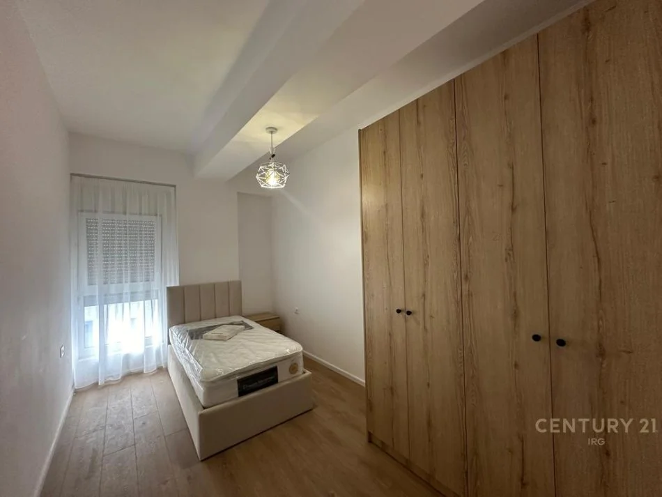 Tirane, jepet me qera apartament 2+1 Kati 5, 75 m² 550 € 
