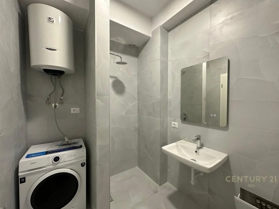 Tirane, jepet me qera apartament 2+1 Kati 5, 75 m² 550 € 