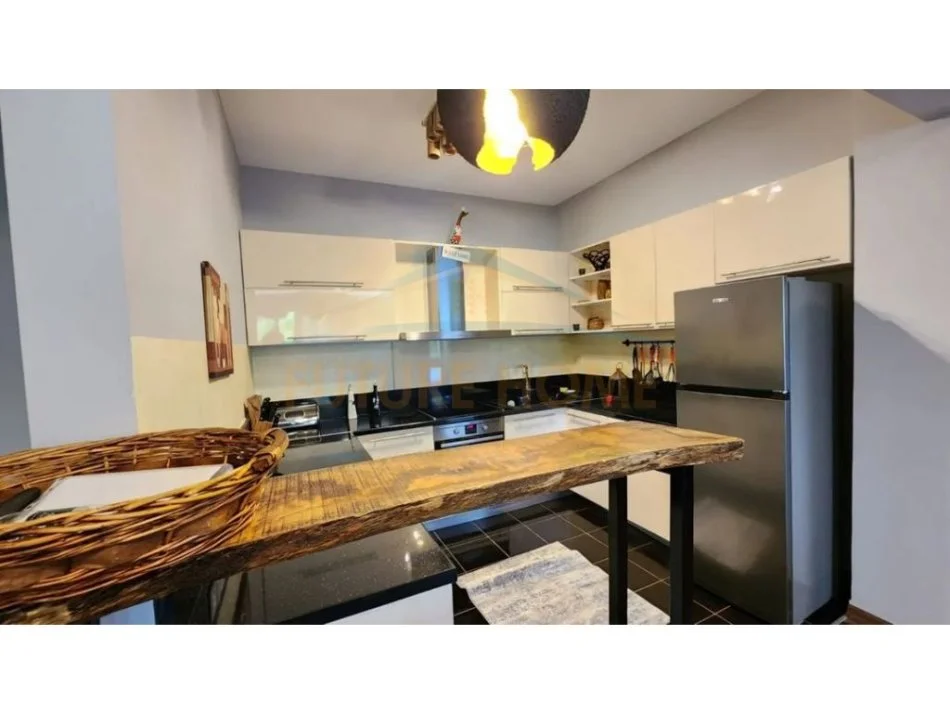 Tirane, jap me qera apartament 2+1+Ballkon Kati 1, 104 m² 650 € (Kopshti Zoologjik)