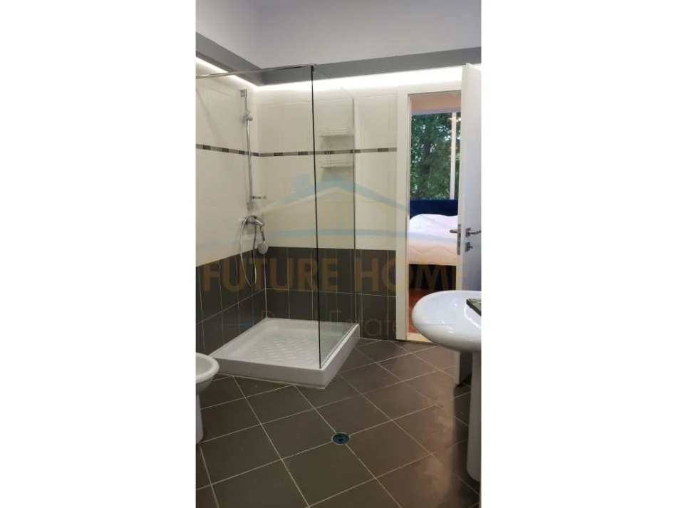 Tirane, jap me qera apartament 2+1+Ballkon Kati 1, 104 m² 650 € (Kopshti Zoologjik)