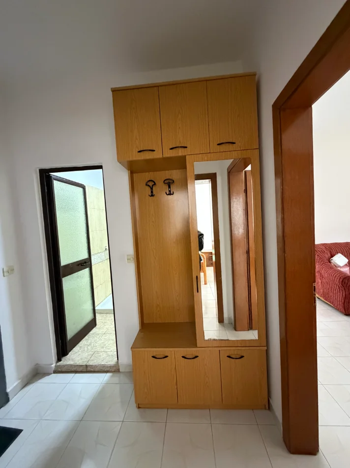 Tirane, jepet me qera apartament 1+1 Kati 5, 80 m² 450 € (Rruga e Elbasanit, Ambasada Amerikane)