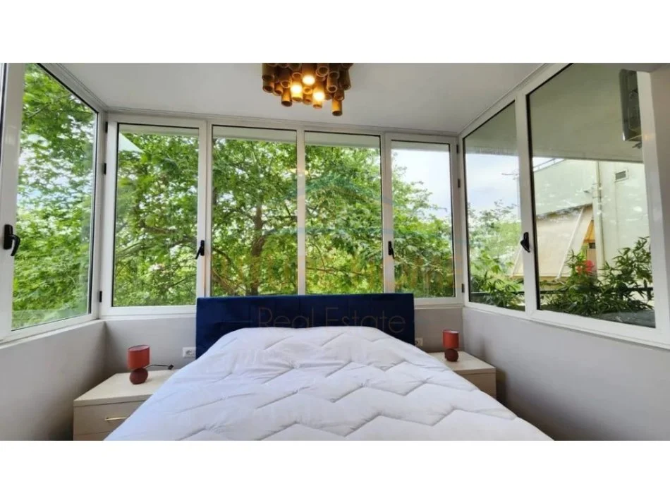 Tirane, jap me qera apartament 2+1+Ballkon Kati 1, 104 m² 650 € (Kopshti Zoologjik)