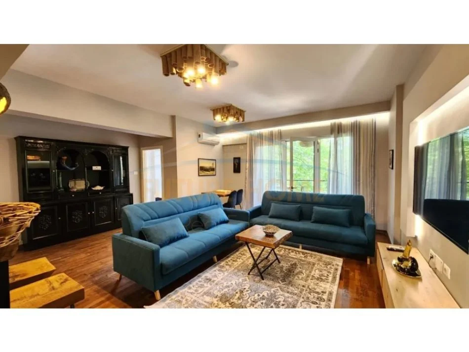 Tirane, jap me qera apartament 2+1+Ballkon Kati 1, 104 m² 650 € (Kopshti Zoologjik)