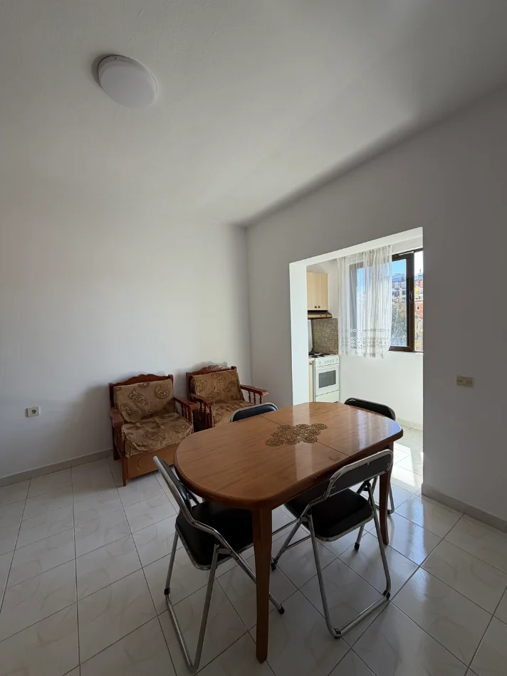 Tirane, jepet me qera apartament 1+1 Kati 5, 80 m² 450 € (Rruga e Elbasanit, Ambasada Amerikane)