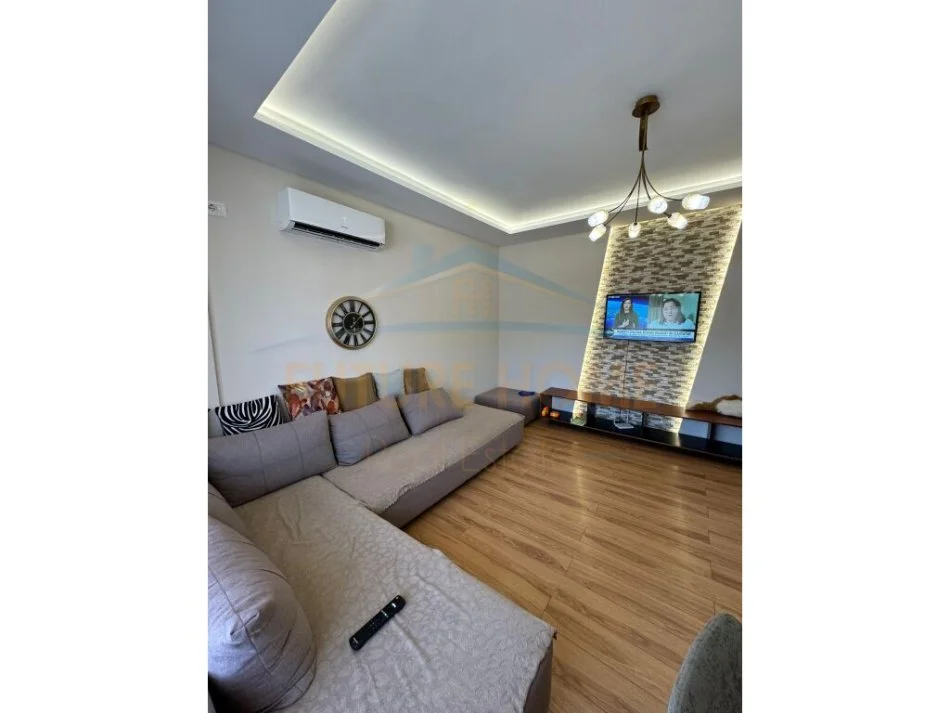 Tirane, shitet apartament 2+1+Ballkon , 110 m² 110.000 € (Fresk)