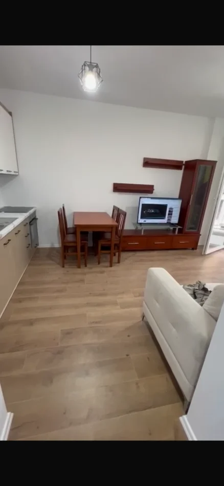 Tirane, jepet me qera apartament 1+1+Ballkon Kati 2, 60 m² 350 € (Univers City I Sapomobiluar)