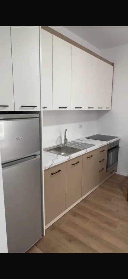 Tirane, jepet me qera apartament 1+1+Ballkon Kati 2, 60 m² 350 € (Univers City I Sapomobiluar)