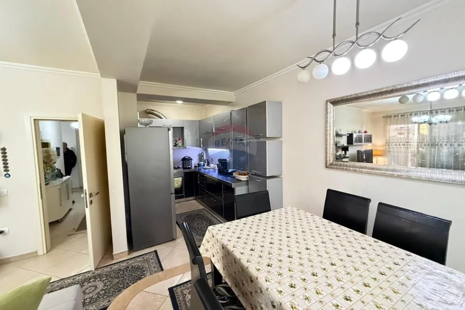 Tirane, shitet apartament 2+1 , 100 m² 320.000 € 