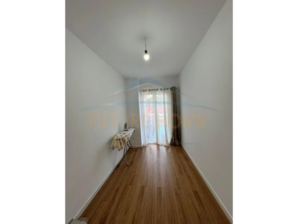 Tirane, shitet apartament 2+1+Ballkon , 110 m² 110.000 € (Fresk)