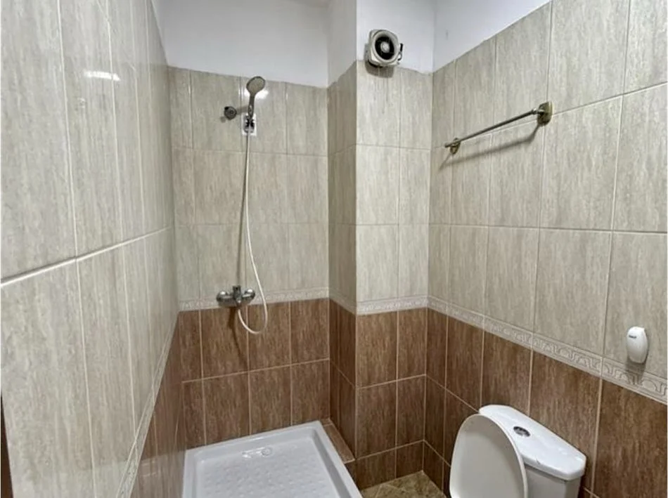 Tirane, jepet me qera apartament 1+1+Ballkon Kati 7, 65 m² 420 € (Rruga Teodor Keko)