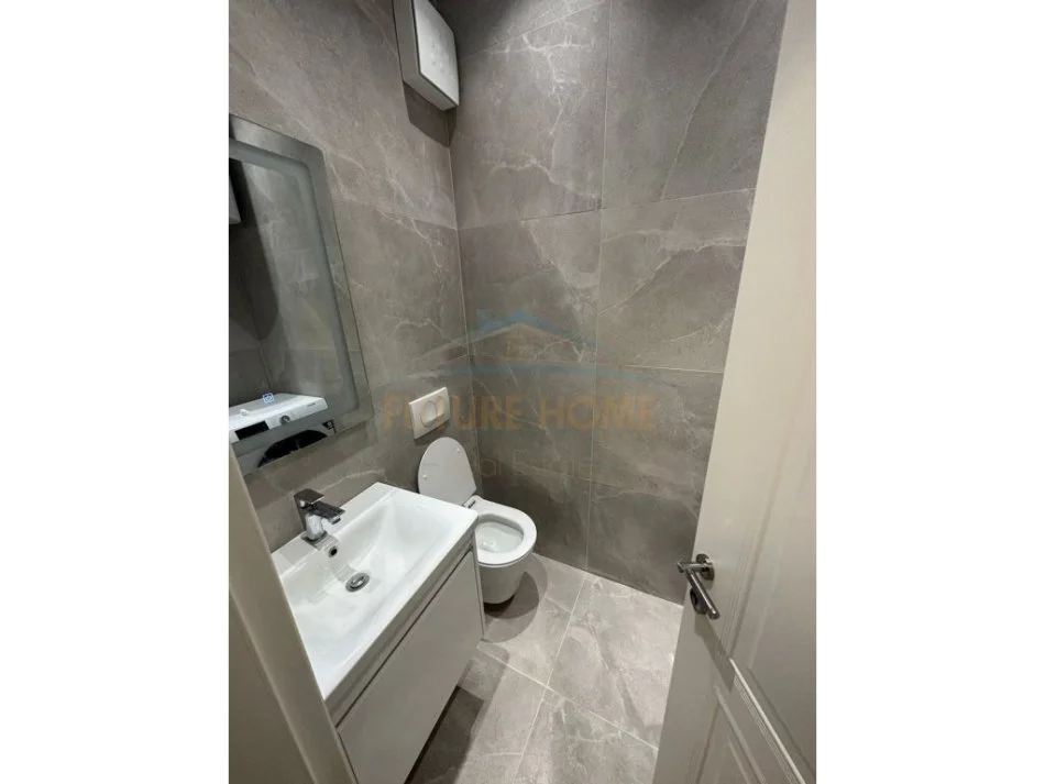 Tirane, shitet apartament 2+1+Ballkon Kati 2, 120 m² (Komuna e Parisit)