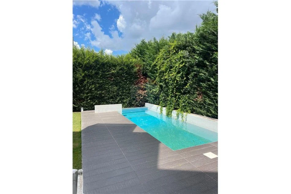 Tirane, jepet me qera Vile 3 Katshe , 250 m² 4.200 € (Rezidenca Acacia Hill)