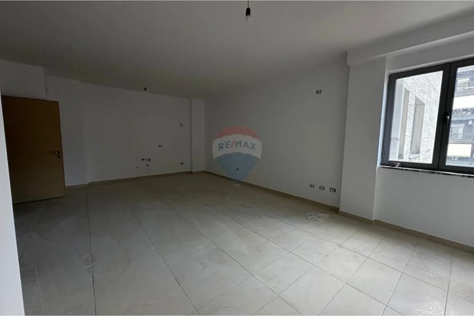 Tirane, shitet apartament 1+1 , 81 m² 122.000 € 