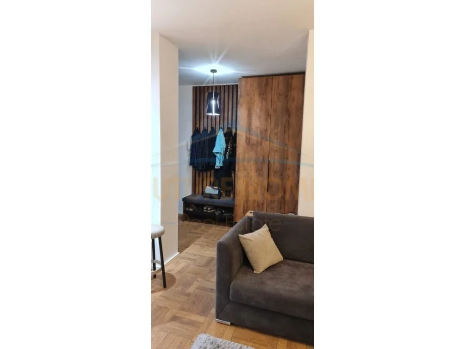 Tirane, jepet me qera apartament 2+1+Ballkon Kati 8, 100 m² 700 € (21 Dhjetori)