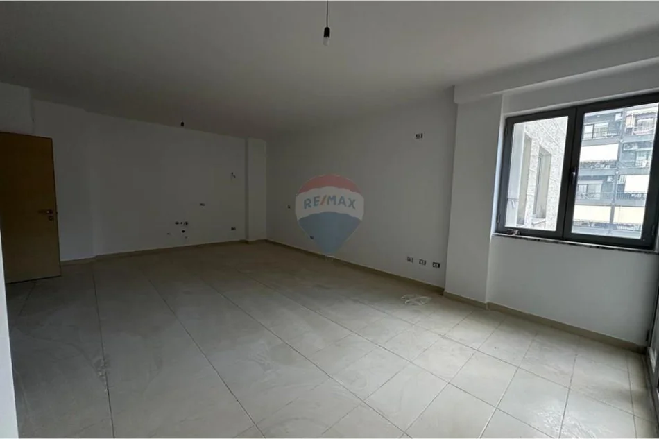 Tirane, shitet apartament 1+1 , 81 m² 122.000 € 