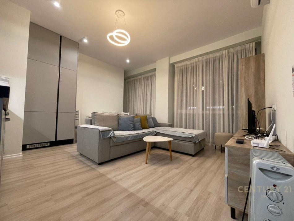 Tirane, jepet me qera apartament 1+1 Kati 10, 50 m² 700 € (Shkolla e Kuqe)