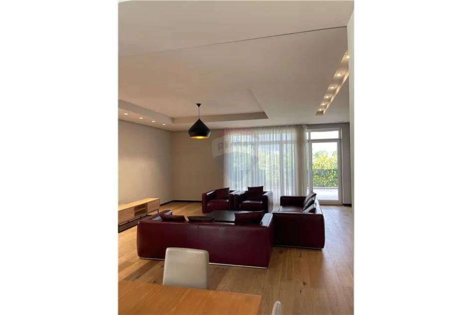 Tirane, jepet me qera Vile 3 Katshe , 250 m² 4.200 € (Rezidenca Acacia Hill)