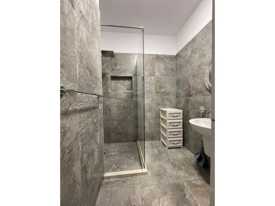 Tirane, jepet me qera apartament 1+1 Kati 10, 50 m² 700 € (Shkolla e Kuqe)