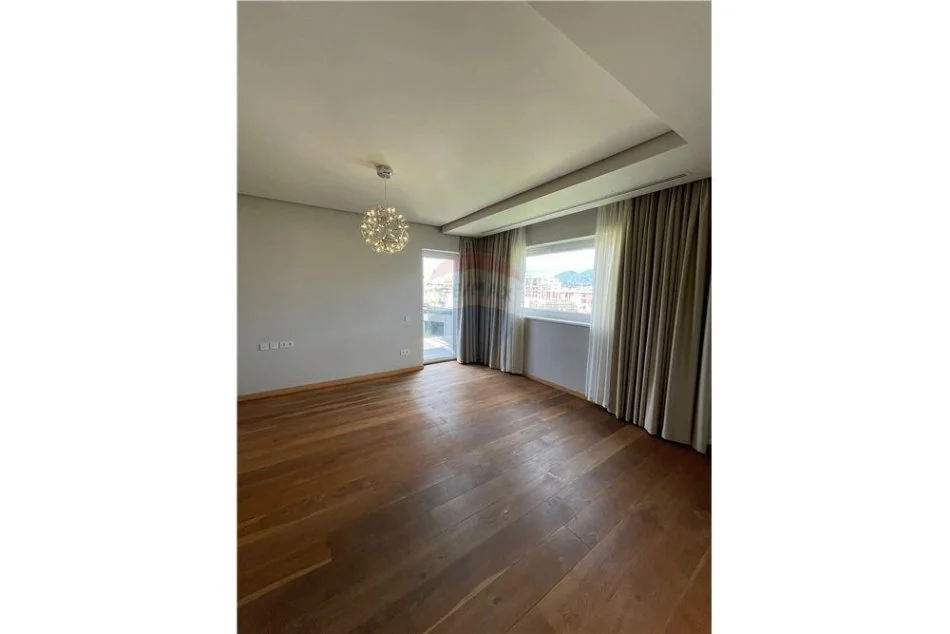 Tirane, jepet me qera Vile 3 Katshe , 250 m² 4.200 € (Rezidenca Acacia Hill)
