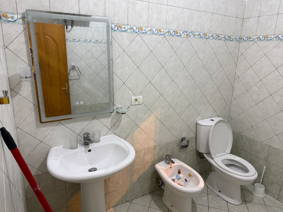 Tirane, jepet me qera apartament 1+1+Aneks+Ballkon Kati 0, 73 m² 420 € (Don Bosko)