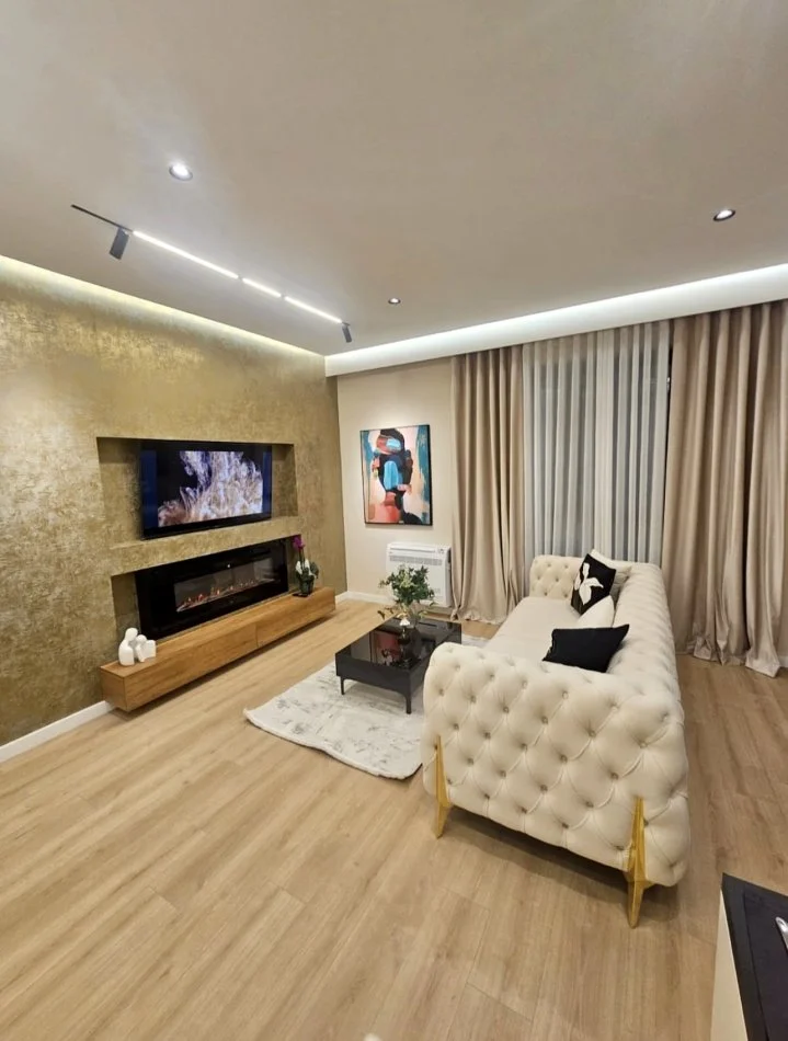 📣 SHITET SUPER Apartament 2+1 📍 Prane Pazarit Te Ri 🛣️ Rruga "Tefta Tashko Koco" ✨