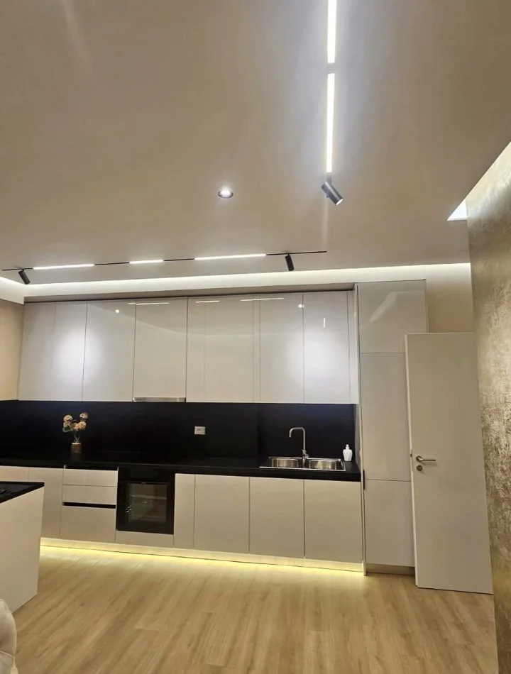 📣 SHITET SUPER Apartament 2+1 📍 Prane Pazarit Te Ri 🛣️ Rruga "Tefta Tashko Koco" ✨