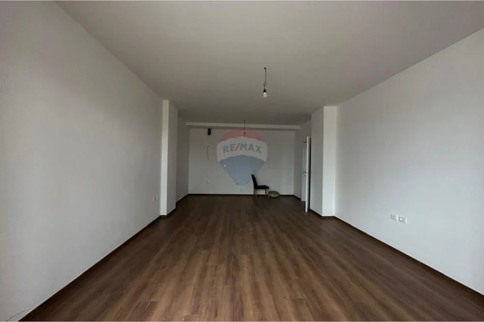 Tirane, shitet apartament 1+1 , 74 m² 110.000 € 