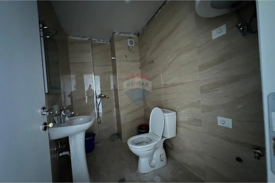 Tirane, shitet apartament 1+1 , 74 m² 110.000 € 