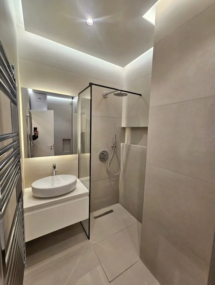 📣 SHITET SUPER Apartament 2+1 📍 Prane Pazarit Te Ri 🛣️ Rruga "Tefta Tashko Koco" ✨