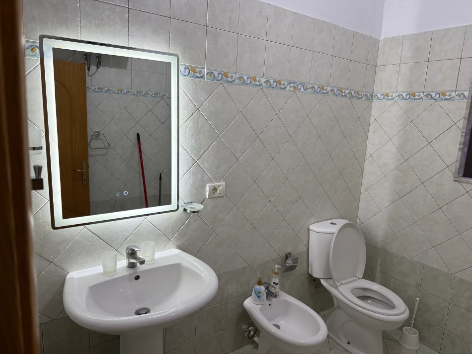 Tirane, jepet me qera apartament 1+1+Aneks+Ballkon Kati 0, 73 m² 420 € (Don Bosko)