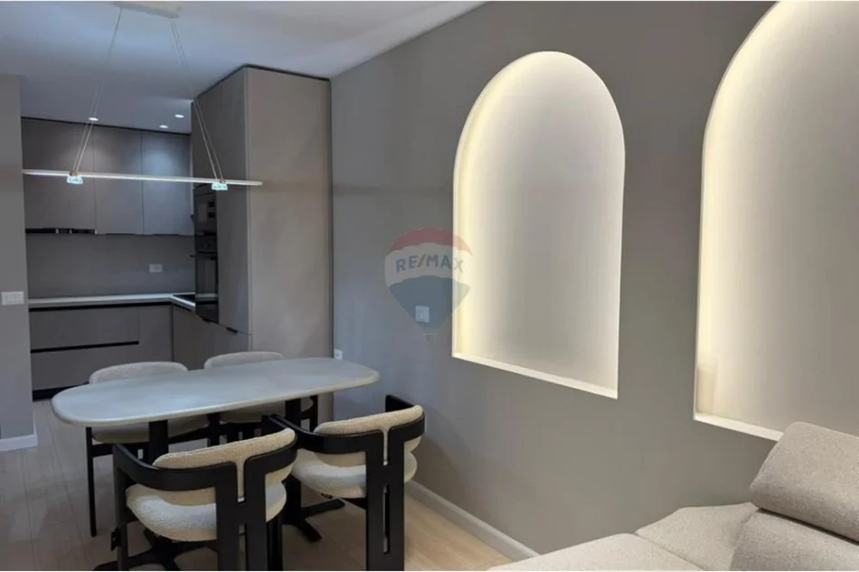 Tirane, shitet apartament 2+1 , 112 m² 305.000 € (Ish Ekspozita)