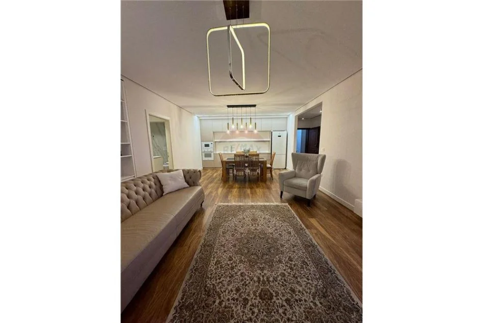 Tirane, shes apartament 2+1 , 137 m² (Bllok)