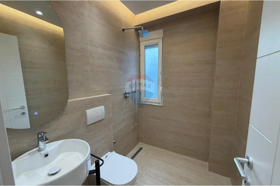 Tirane, shitet apartament 2+1 , 112 m² 305.000 € (Ish Ekspozita)