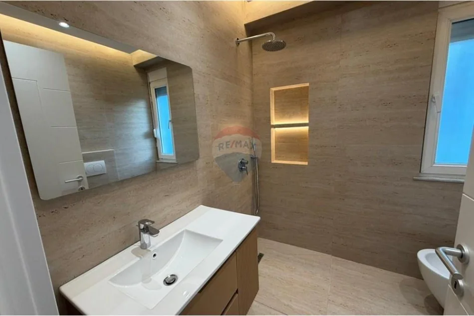 Tirane, shitet apartament 2+1 , 112 m² 305.000 € (Ish Ekspozita)