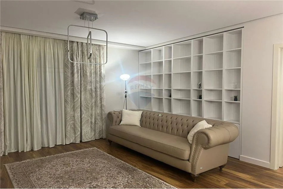 Tirane, shes apartament 2+1 , 137 m² (Bllok)