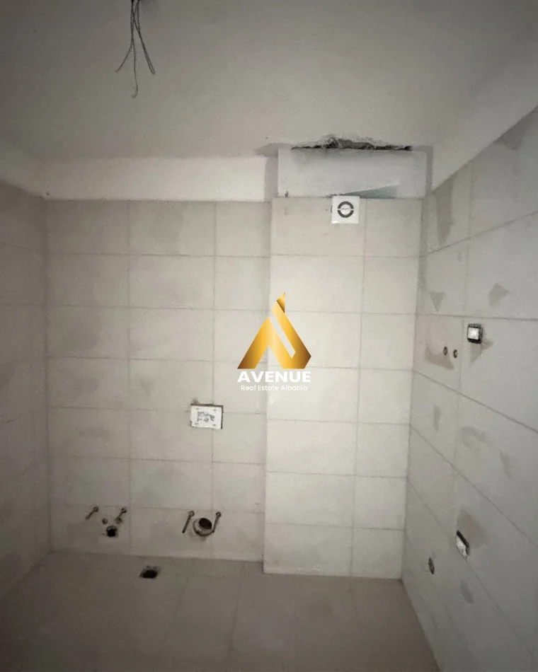 Tirane, shitet apartament 1+1 Kati 5, 74 m² 126.000 € (Rruga e Dafinave)