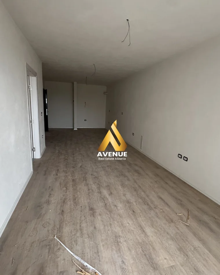 Tirane, shitet apartament 1+1 Kati 5, 74 m² 126.000 € (Rruga e Dafinave)