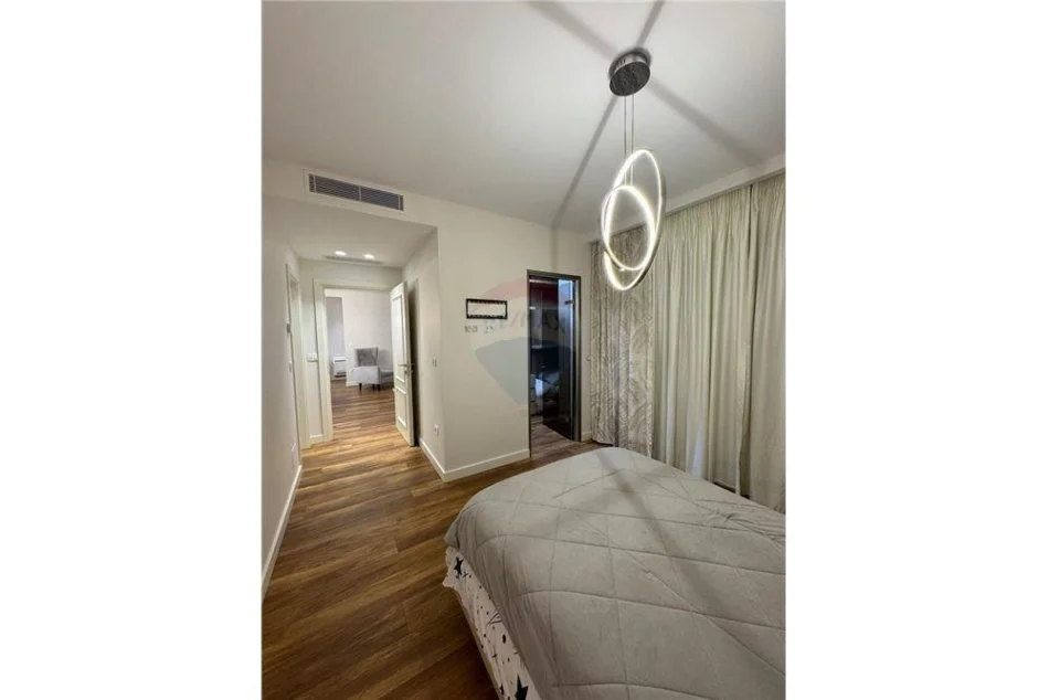 Tirane, shes apartament 2+1 , 137 m² (Bllok)