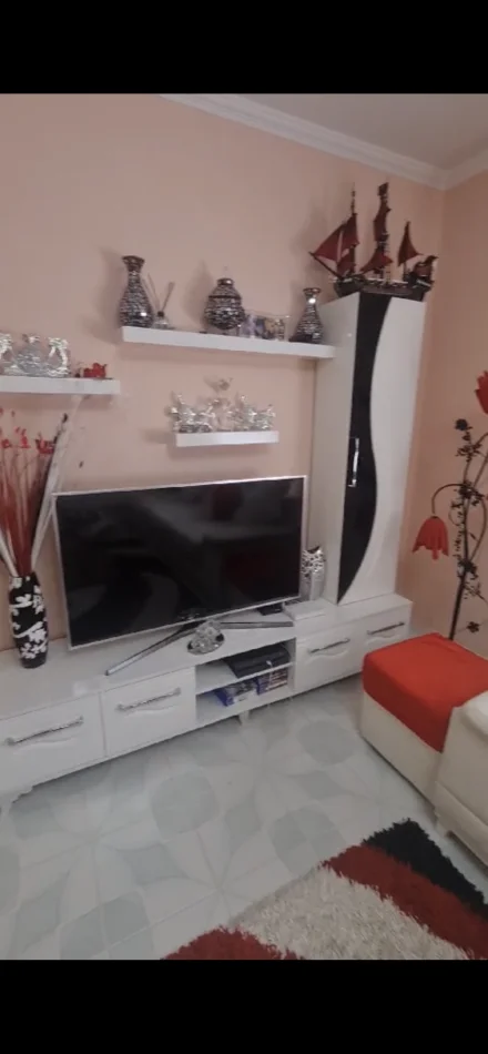 Tirane, jepet me qera 2+1 Kati 4, 90 m² 500 € (Gongresi lushnjes)