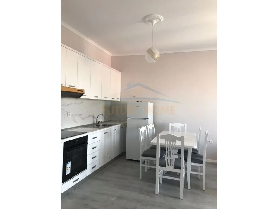 Tirane, jepet me qera apartament 2+1+Ballkon Kati 4, 86 m² 600 € (Don bosko)