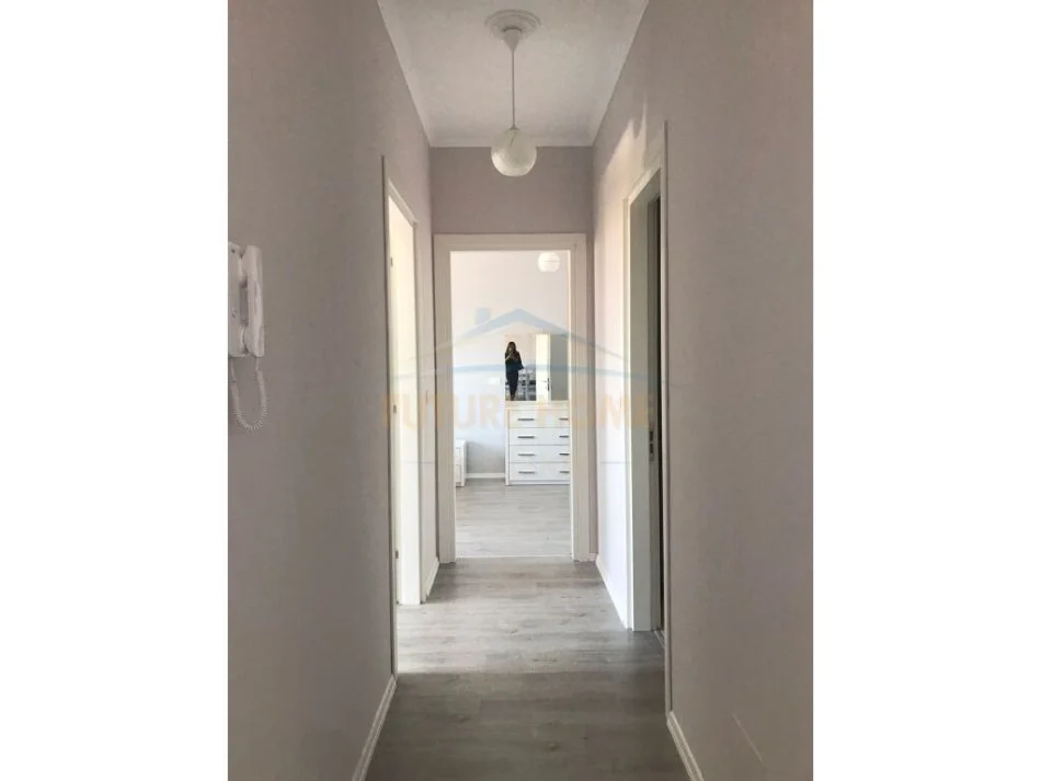 Tirane, jepet me qera apartament 2+1+Ballkon Kati 4, 86 m² 600 € (Don bosko)