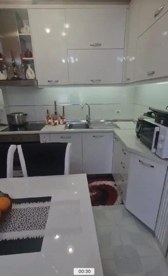 Tirane, jepet me qera 2+1 Kati 4, 90 m² 500 € (Gongresi lushnjes)