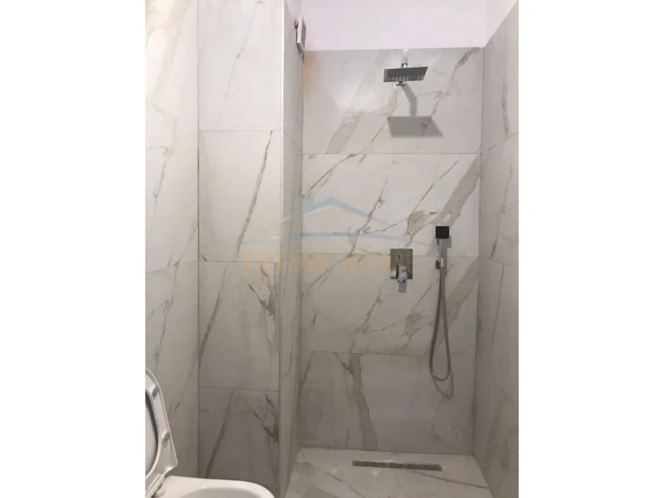 Tirane, jepet me qera apartament 2+1+Ballkon Kati 4, 86 m² 600 € (Don bosko)